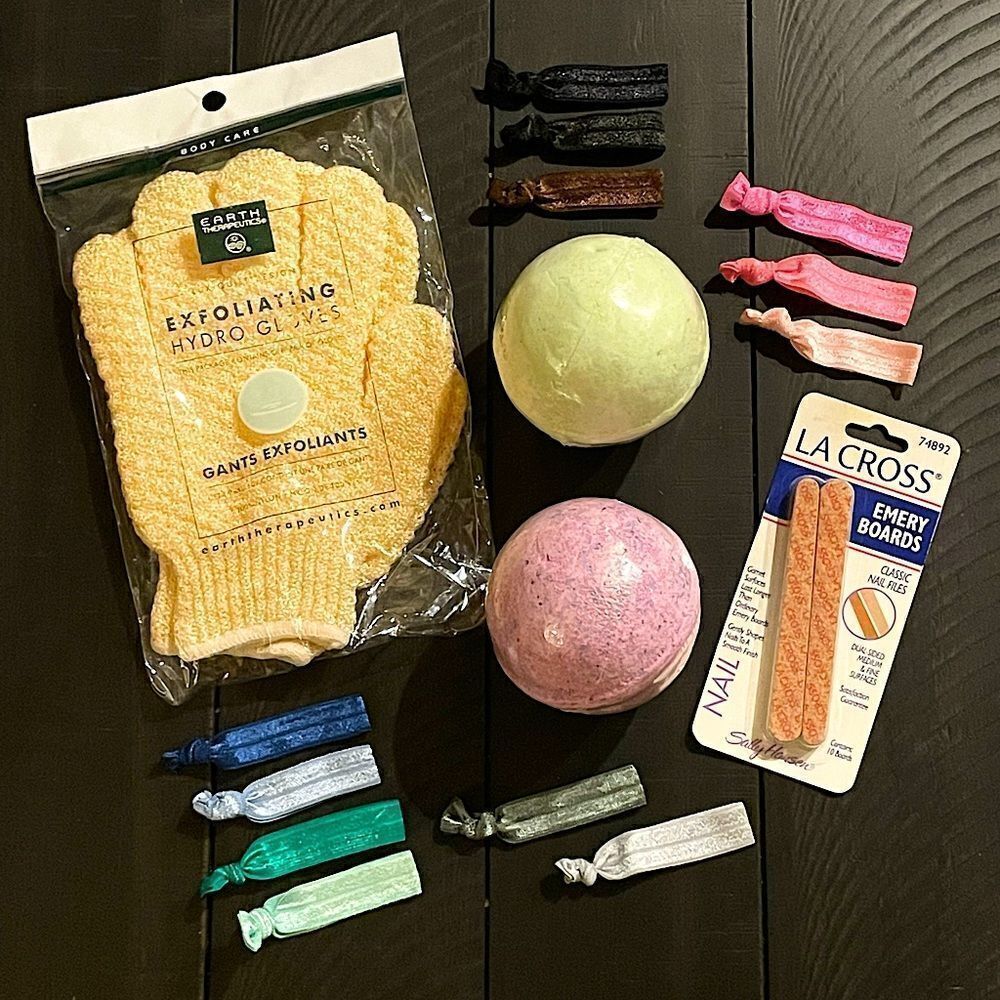 NWT! Beauty Bundlle w/ Exfoliating Gloves, Emory Boards, Bath Bombs & Hair-Ties.